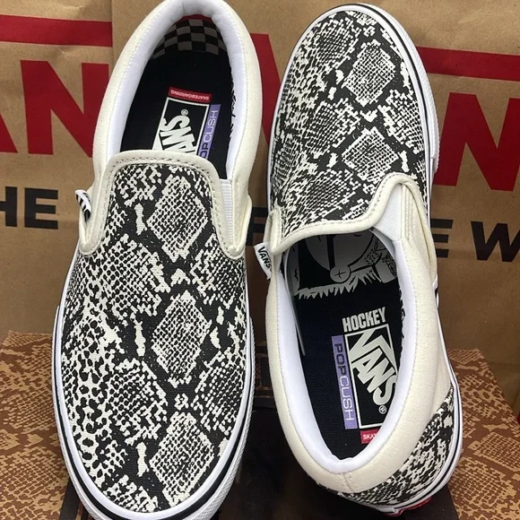 Vans Men’s Skate Slip-On Hockey Skateboards Snake
VN0A5FCA7W1
Sneakers - Picture 13 of 16